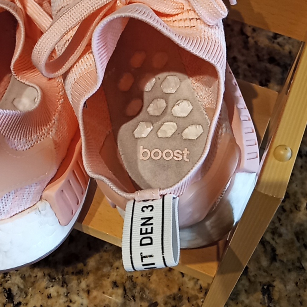 ADIDAS Originals Womens Primeknit Sneakers Style Code AQ1119. Size 6. Light Pink - Picture 8 of 16